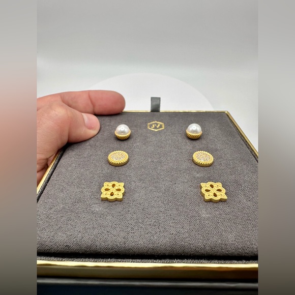 Authentic Luxury Minimalist Elegant Classic Julie Vos Three Stud Earrings Set - Picture 14 of 17